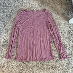 purple/maroon ribbed long sleeve shirt w/ elbow things & buttons along the back